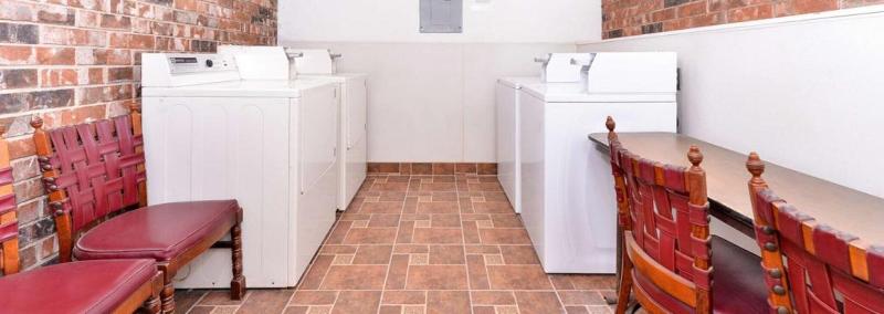 Americas Best Value Inn Schulenburg image 9
