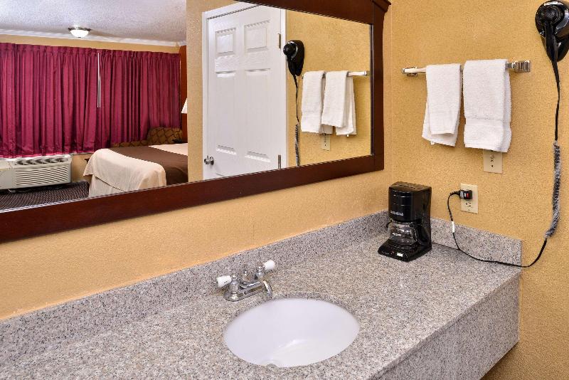 Americas Best Value Inn Schulenburg image