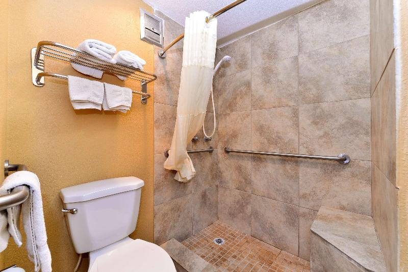 Americas Best Value Inn Schulenburg image 8
