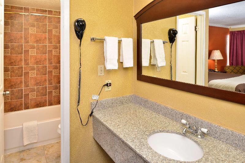 Americas Best Value Inn Schulenburg image 6