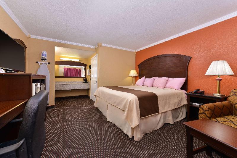 Americas Best Value Inn Schulenburg image