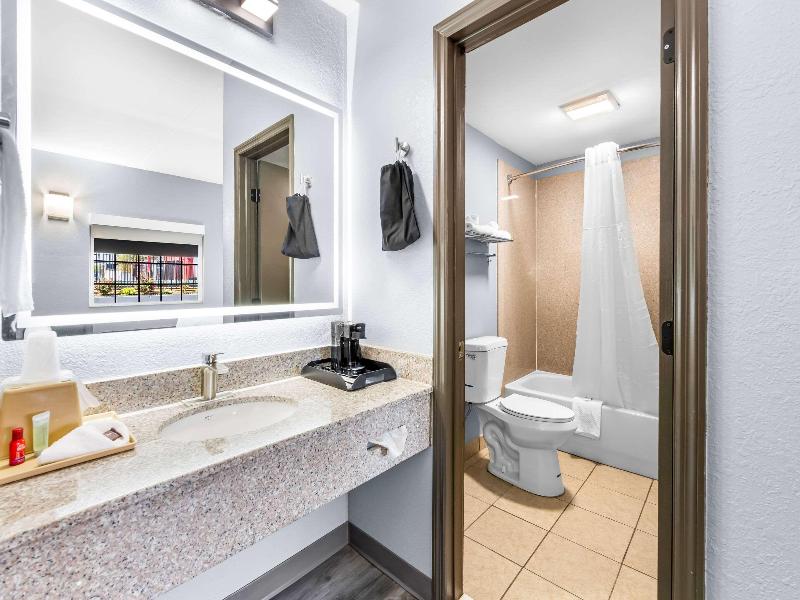 Quality Inn Lawrenceburg TN image