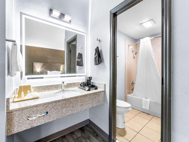 Quality Inn Lawrenceburg TN image 8