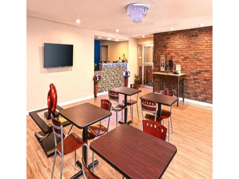 Americas Best Value Inn Putnam image