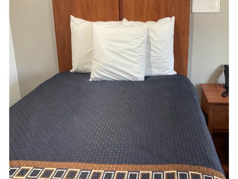 Americas Best Value Inn Putnam image