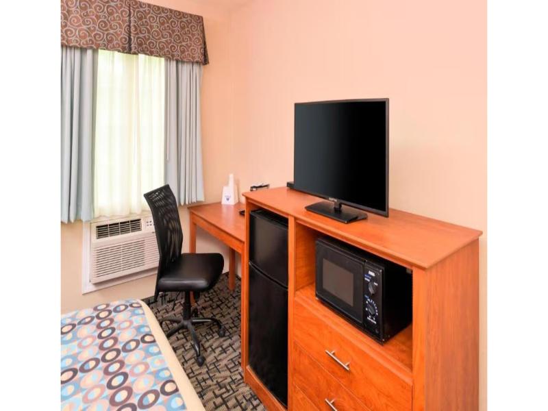 Americas Best Value Inn Putnam image