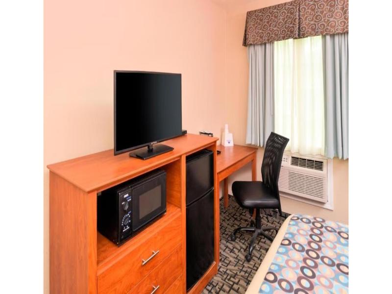 Americas Best Value Inn Putnam image