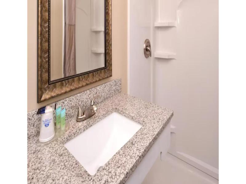 Americas Best Value Inn Putnam image
