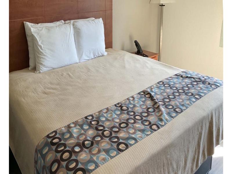 Americas Best Value Inn Putnam image