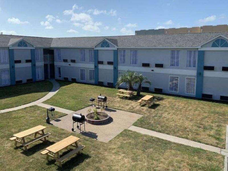 Days Inn By Wyndham Rockport Texas image