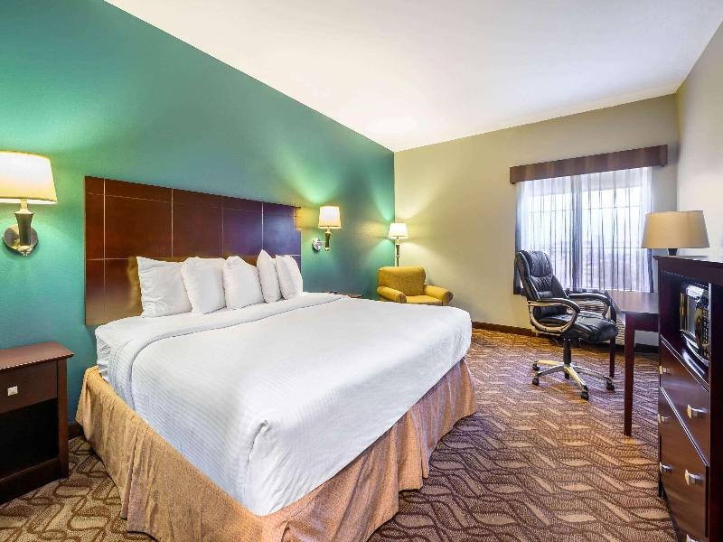 La Quinta Inn Suites Longview North image