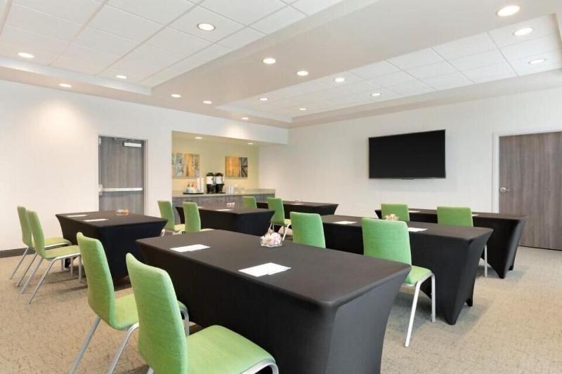 Hampton Inn Suites Snoqualmie image