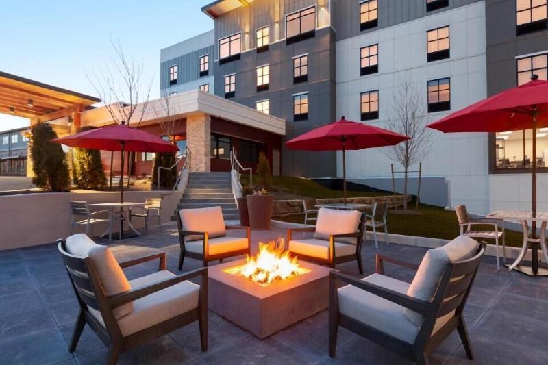 Hampton Inn Suites Snoqualmie image