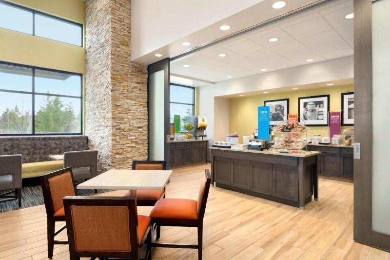 Hampton Inn Suites Snoqualmie image