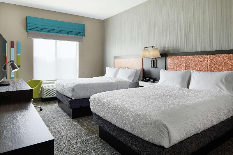 Hampton Inn & Suites Chicago Waukegan image