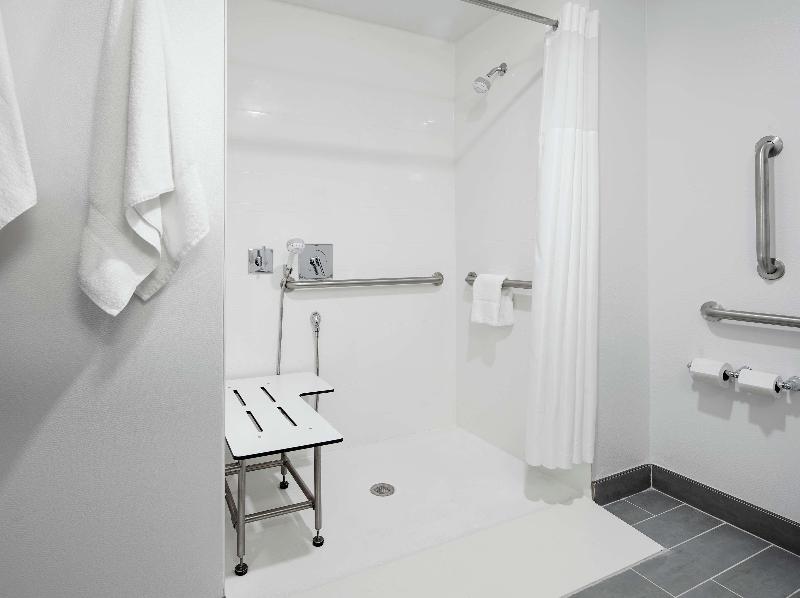 Hampton Inn & Suites Chicago Waukegan image
