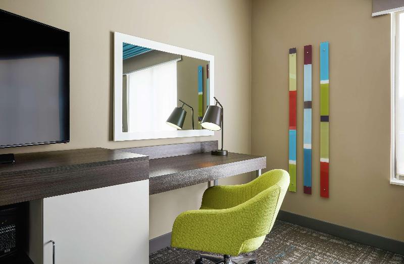 Hampton Inn & Suites Chicago Waukegan image