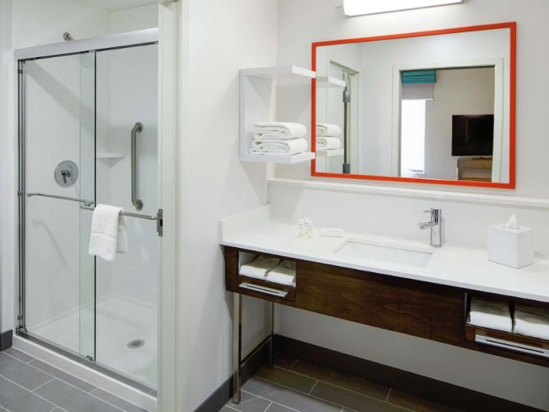 Hampton Inn & Suites Chicago Waukegan image