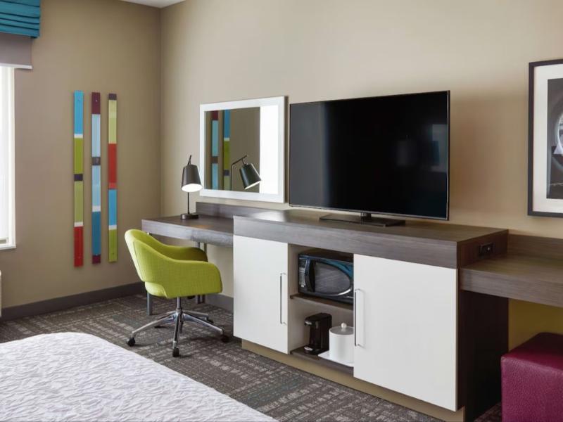 Hampton Inn & Suites Chicago Waukegan image