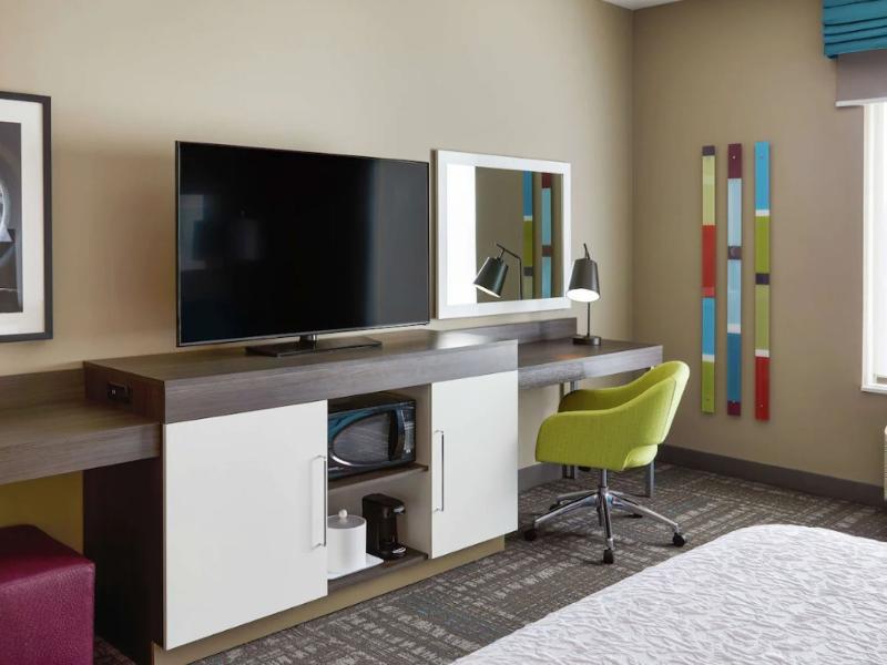 Hampton Inn & Suites Chicago Waukegan image