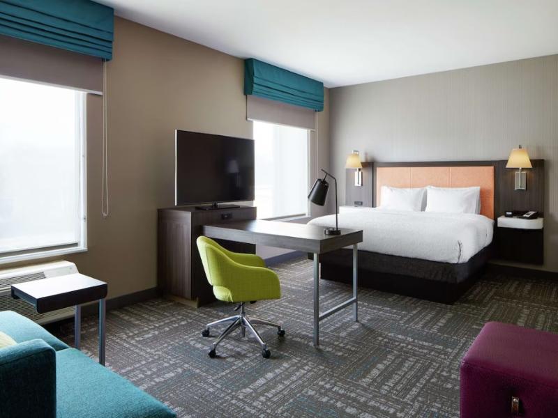 Hampton Inn & Suites Chicago Waukegan image