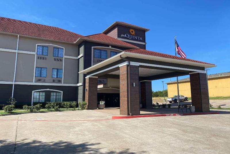 La Quinta Inn Suites By Wyndham Alvarado image