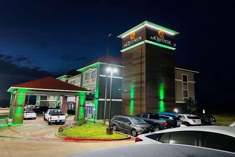 La Quinta Inn Suites By Wyndham Alvarado image