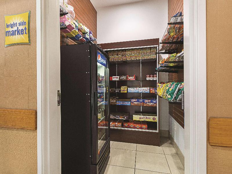La Quinta Inn Suites By Wyndham Alvarado image