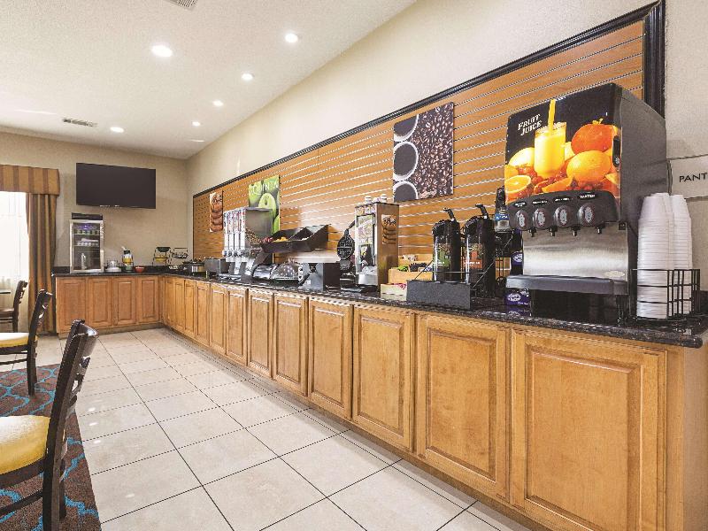 La Quinta Inn Suites By Wyndham Alvarado image