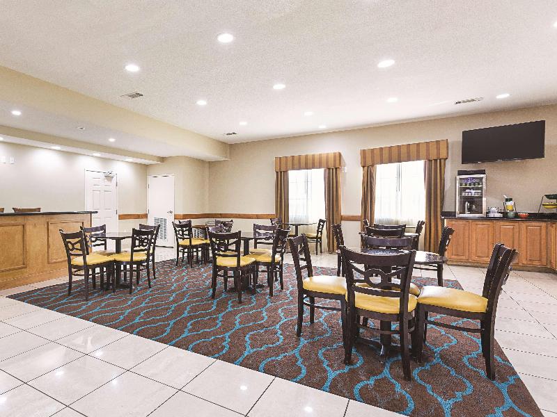 La Quinta Inn Suites By Wyndham Alvarado image