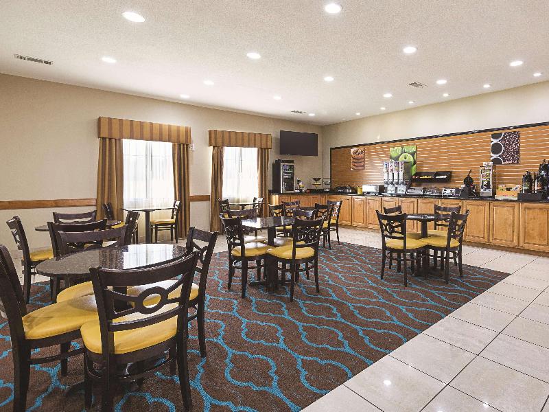 La Quinta Inn Suites By Wyndham Alvarado image