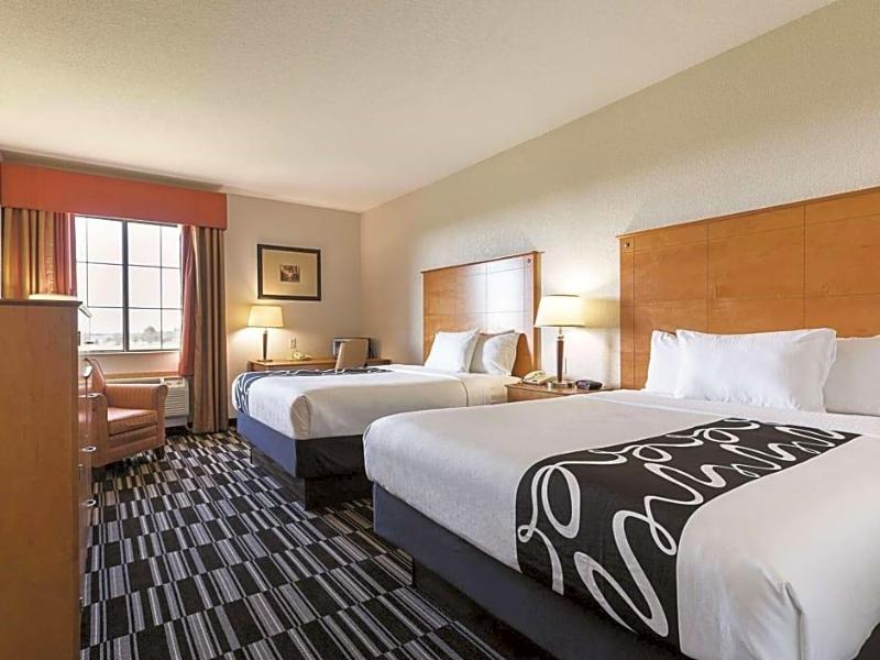 La Quinta Inn Suites By Wyndham Alvarado image