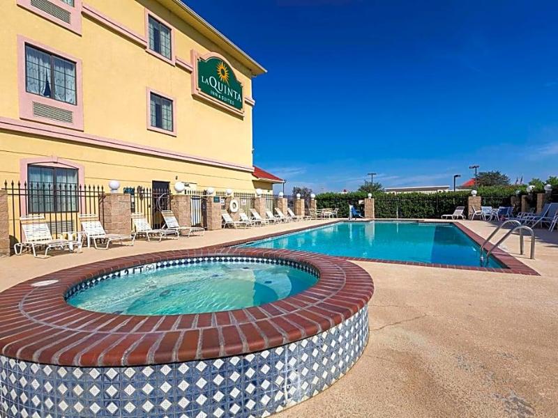 La Quinta Inn Suites By Wyndham Alvarado image