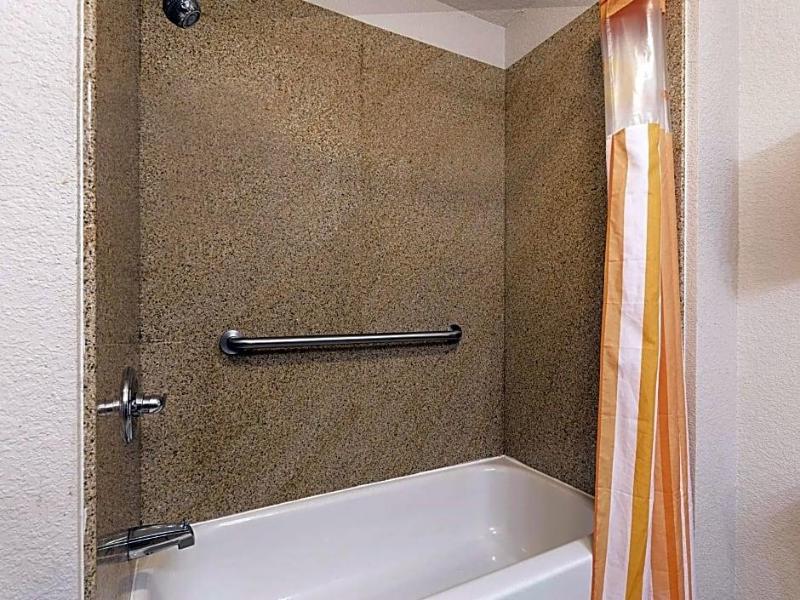 La Quinta Inn Suites By Wyndham Alvarado image
