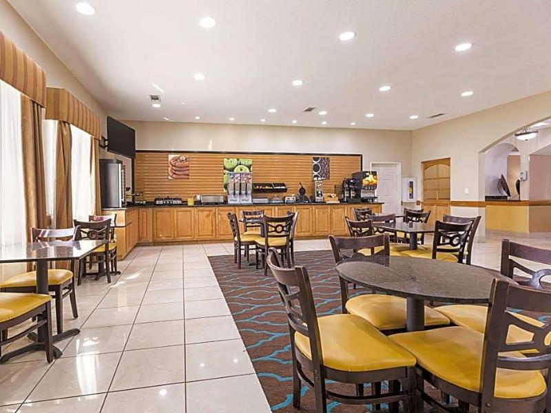 La Quinta Inn Suites By Wyndham Alvarado image
