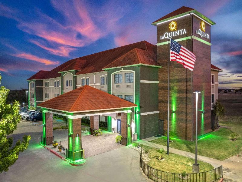 La Quinta Inn Suites By Wyndham Alvarado image