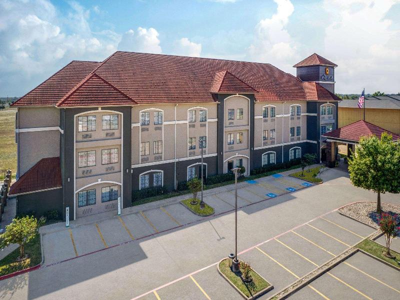 La Quinta Inn Suites By Wyndham Alvarado image
