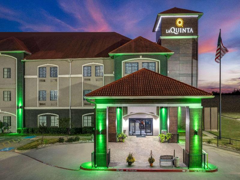 La Quinta Inn Suites By Wyndham Alvarado image