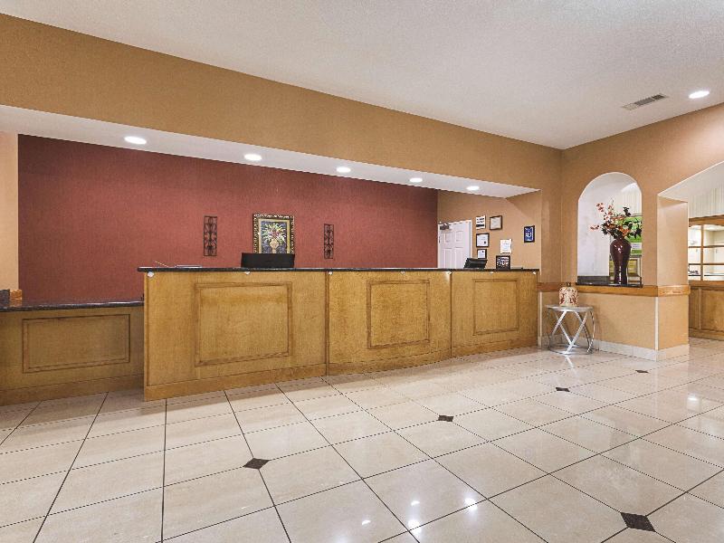 La Quinta Inn Suites By Wyndham Alvarado image