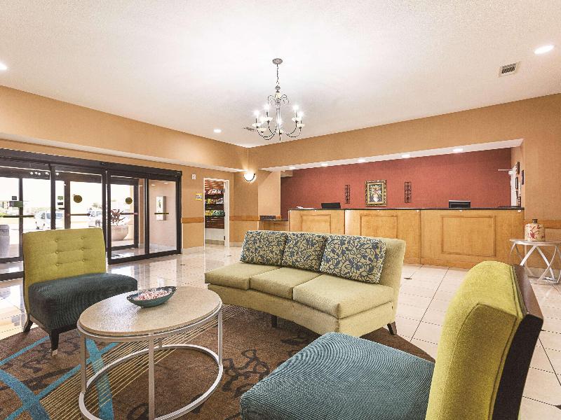 La Quinta Inn Suites By Wyndham Alvarado image