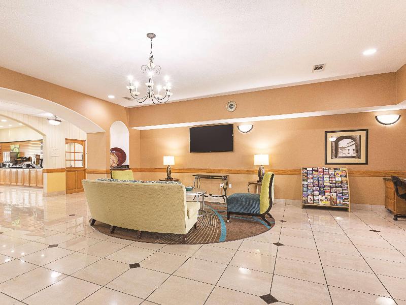 La Quinta Inn Suites By Wyndham Alvarado image