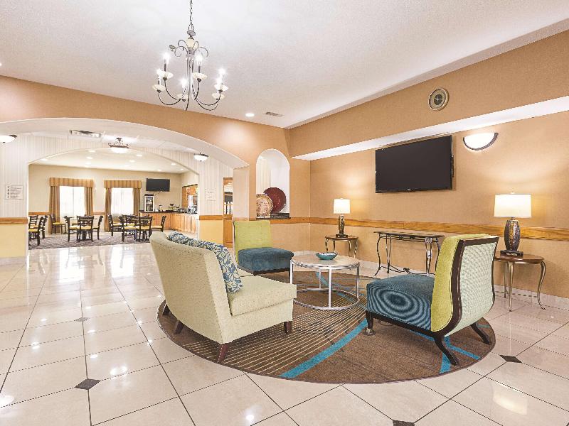 La Quinta Inn Suites By Wyndham Alvarado image
