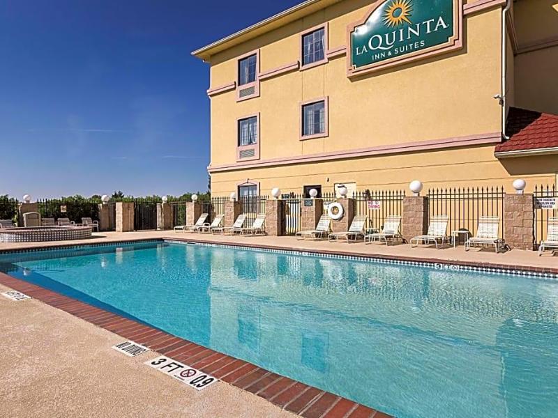 La Quinta Inn Suites By Wyndham Alvarado image
