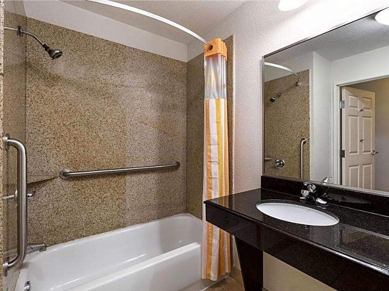 La Quinta Inn Suites By Wyndham Alvarado image