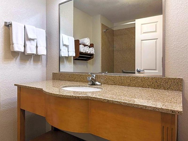 La Quinta Inn Suites By Wyndham Alvarado image