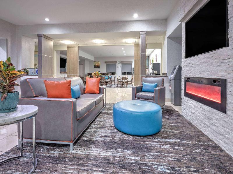 La Quinta Inn Suites By Wyndham Alvarado image
