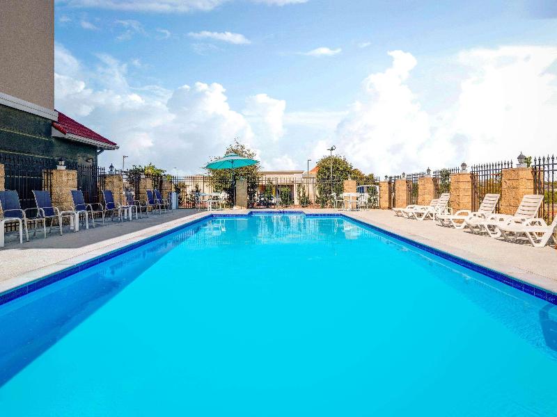 La Quinta Inn Suites By Wyndham Alvarado image