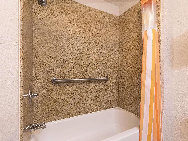 La Quinta Inn Suites By Wyndham Alvarado image