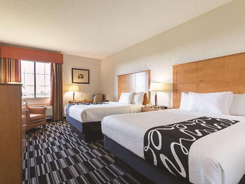 La Quinta Inn Suites By Wyndham Alvarado image