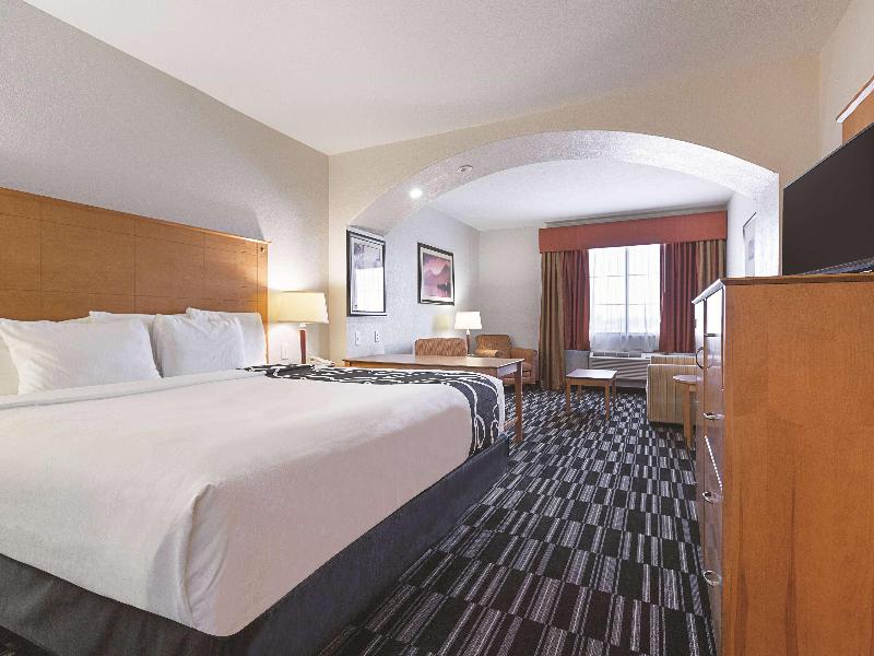 La Quinta Inn Suites By Wyndham Alvarado image